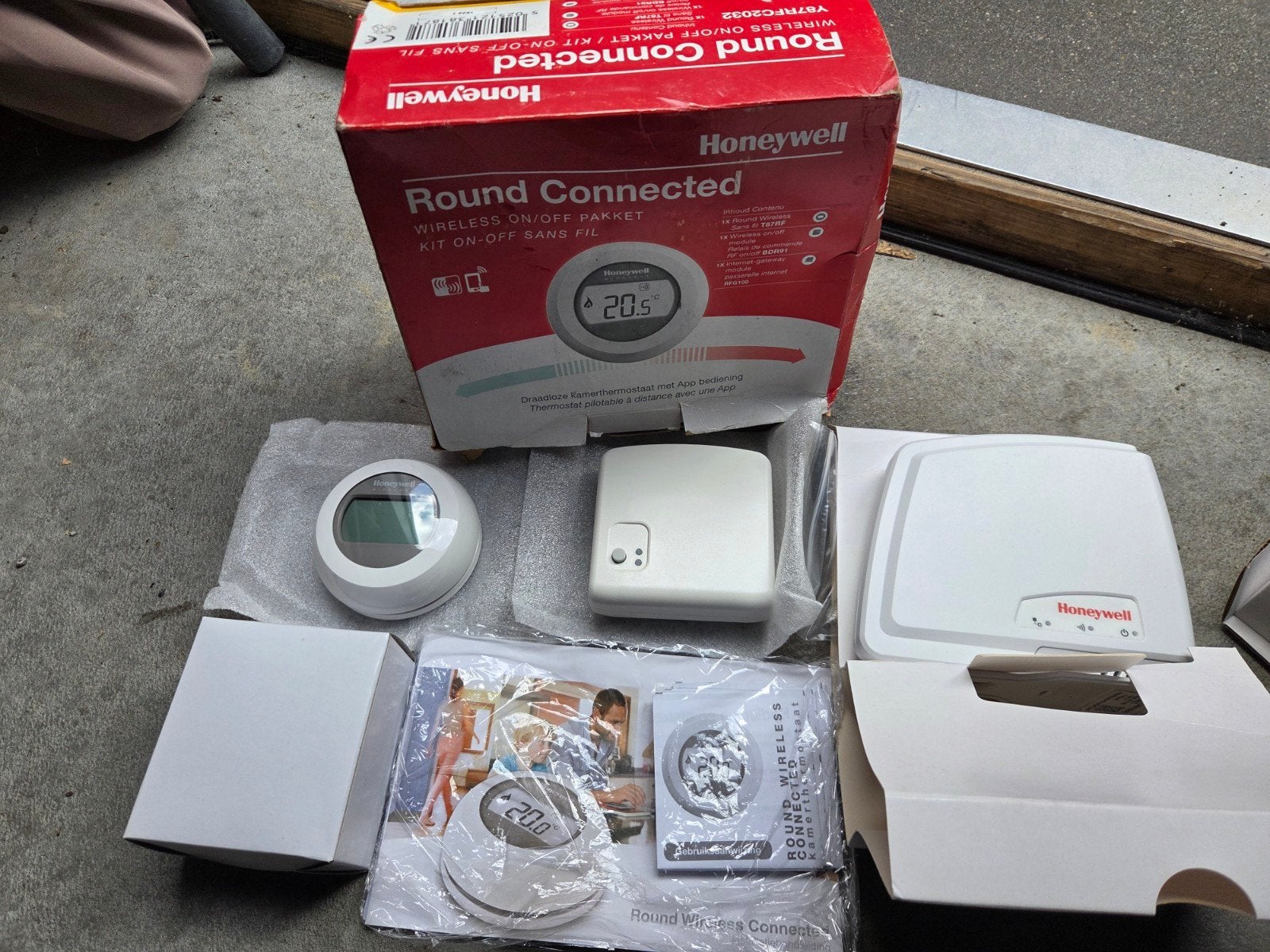Honeywell Round Connected Draadloze Thermostaat Pakket, Doe-het-zelf en Verbouw, Thermostaten, Ophalen, Slimme thermostaat, Nieuw