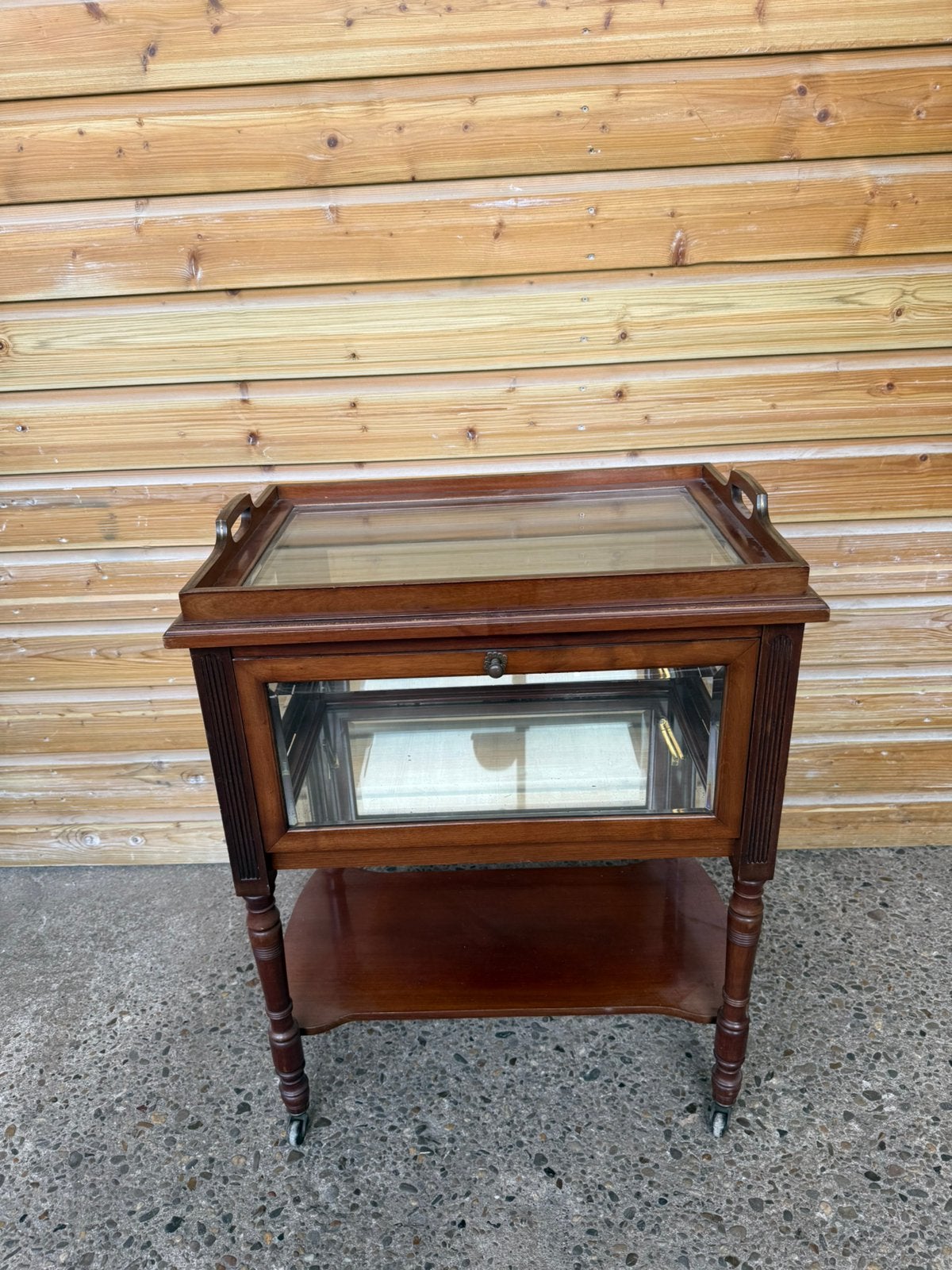 Vintage theekastje met geslepen glas, Ophalen