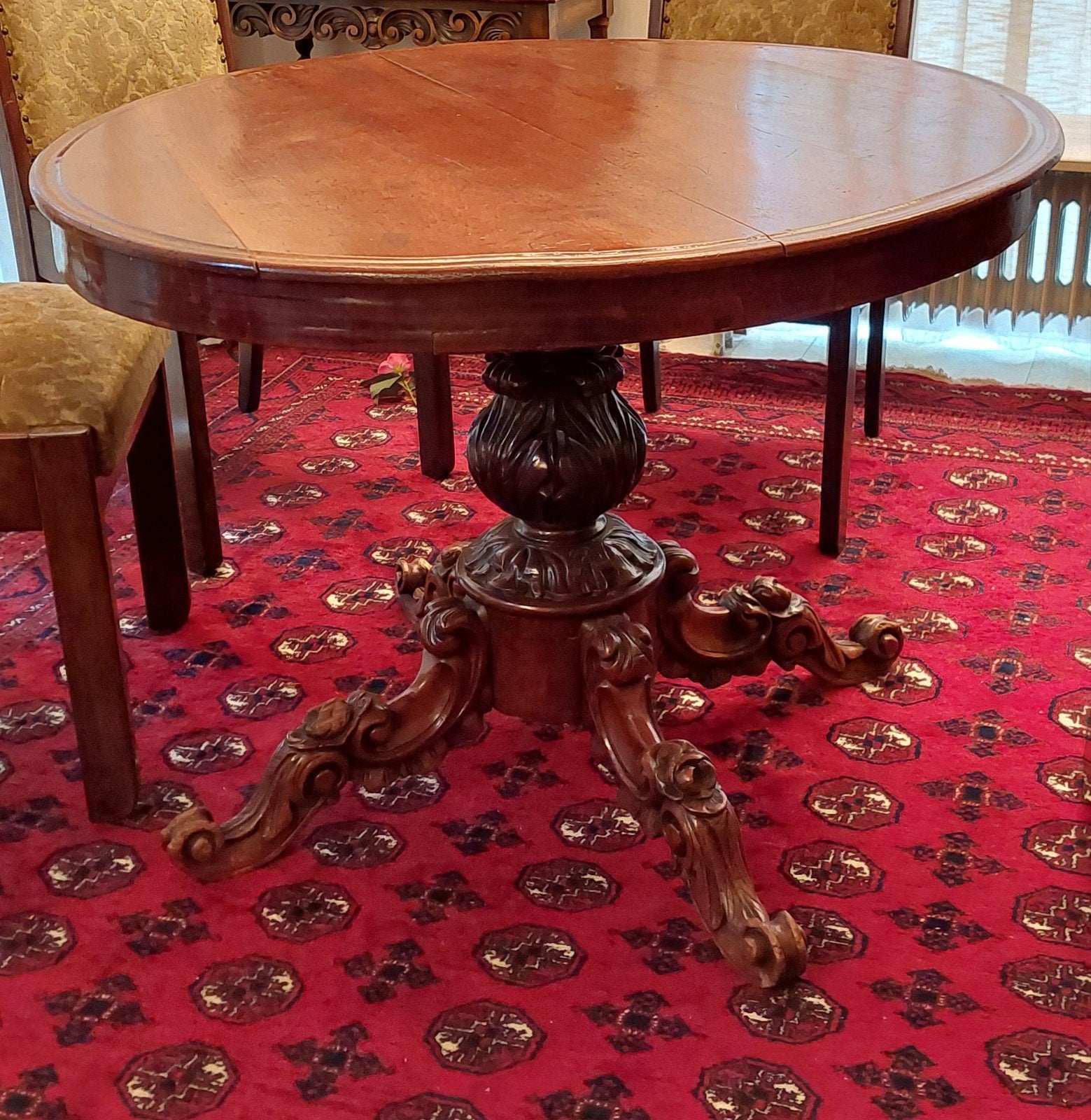 Antieke ronde tafel, voet met houtsnijwerk, Ophalen