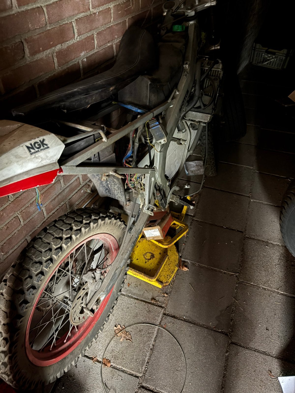 Derbi rollend frame met kenteken en doos onderdelen, Ophalen, Gebruikt