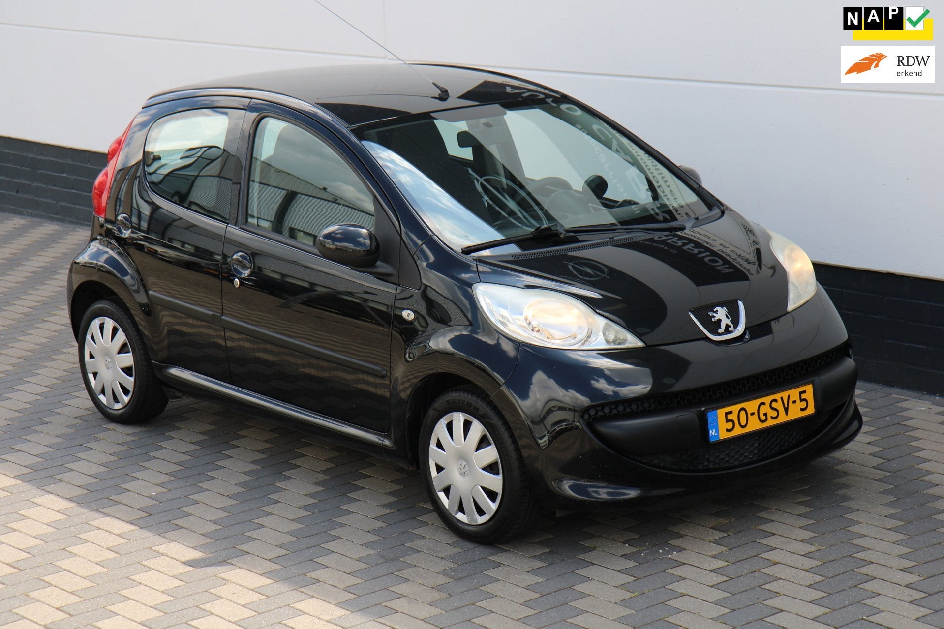Peugeot 107 1.0-12V XS 5-Drs Airco Elek-Ramen APK 02-2027 NA, Voorwielaandrijving, Gebruikt, 4 stoelen, Origineel Nederlands