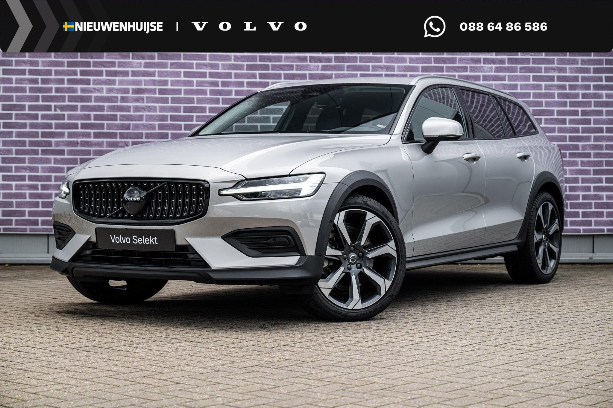 Volvo V60 Cross Country 2.0 B5 AWD Plus | Black Pack | Adapt