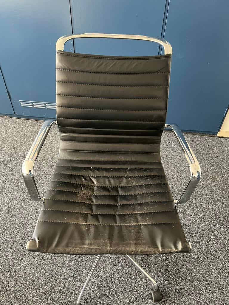 Bureaustoel in de stijl van Eames, Huis en Inrichting, Bureaustoelen, Ophalen, Zwart