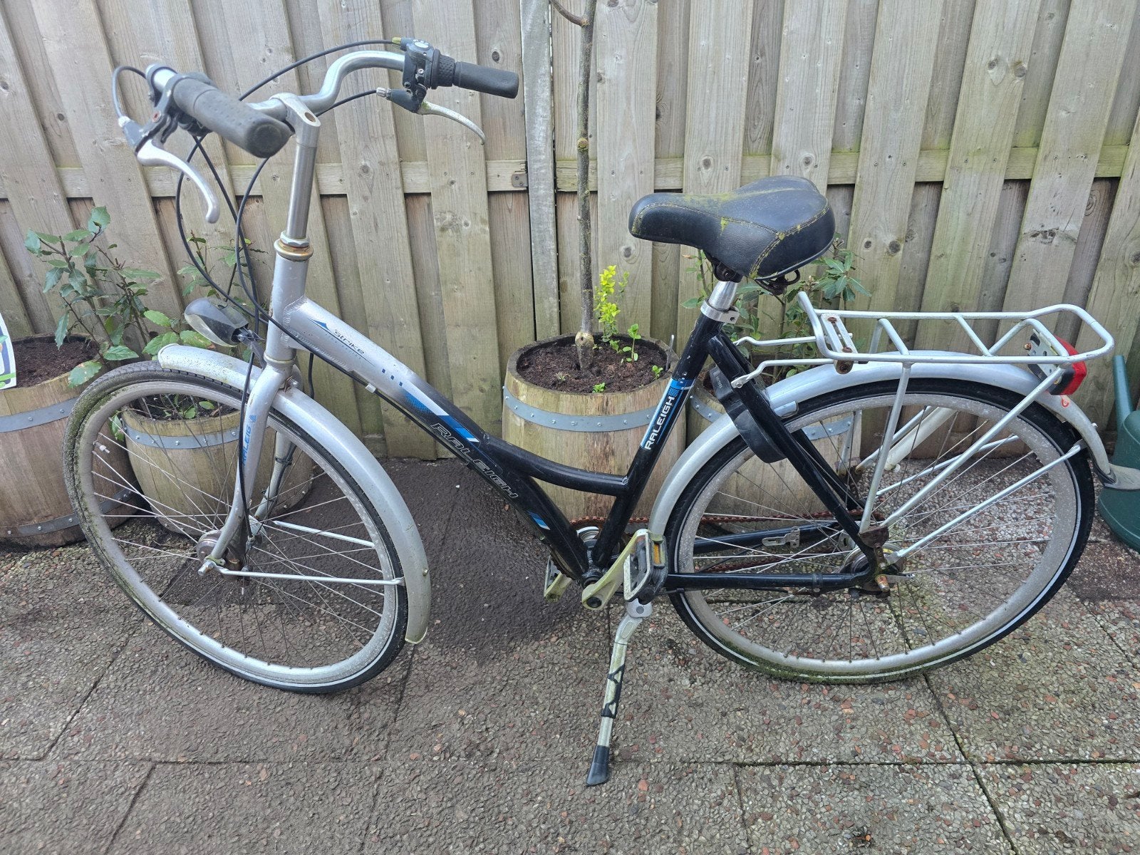 Raleigh fiets (opknapper), Fietsen en Brommers, Fietsen | Dames | Damesfietsen, Overige merken, Gebruikt, Velgrem, Versnellingen