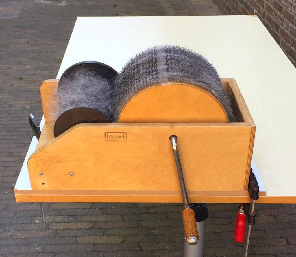 Te huur Louët kaardmolen 46 TPI, Hobby en Vrije tijd, Spinnewielen en Spinnen, Ophalen, Gebruikt, Overige typen