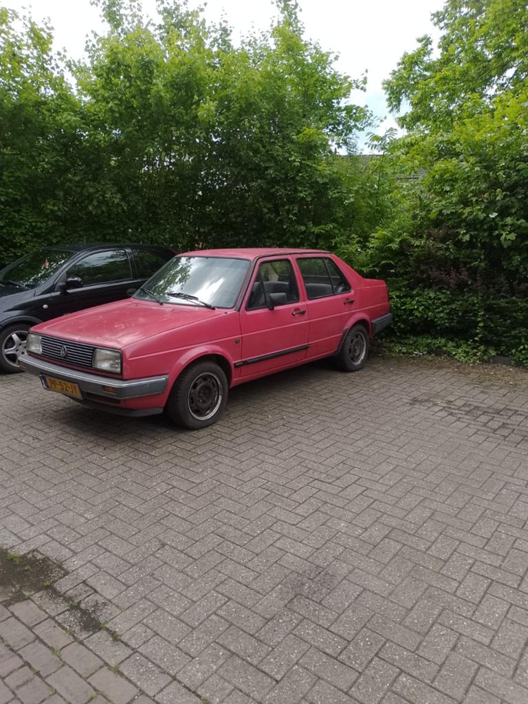 Volkswagen Jetta 1.6 diesel, Auto's, Oldtimers, Particulier, Trekhaak, Volkswagen, Diesel, Sedan, Handgeschakeld, Rood, Grijs