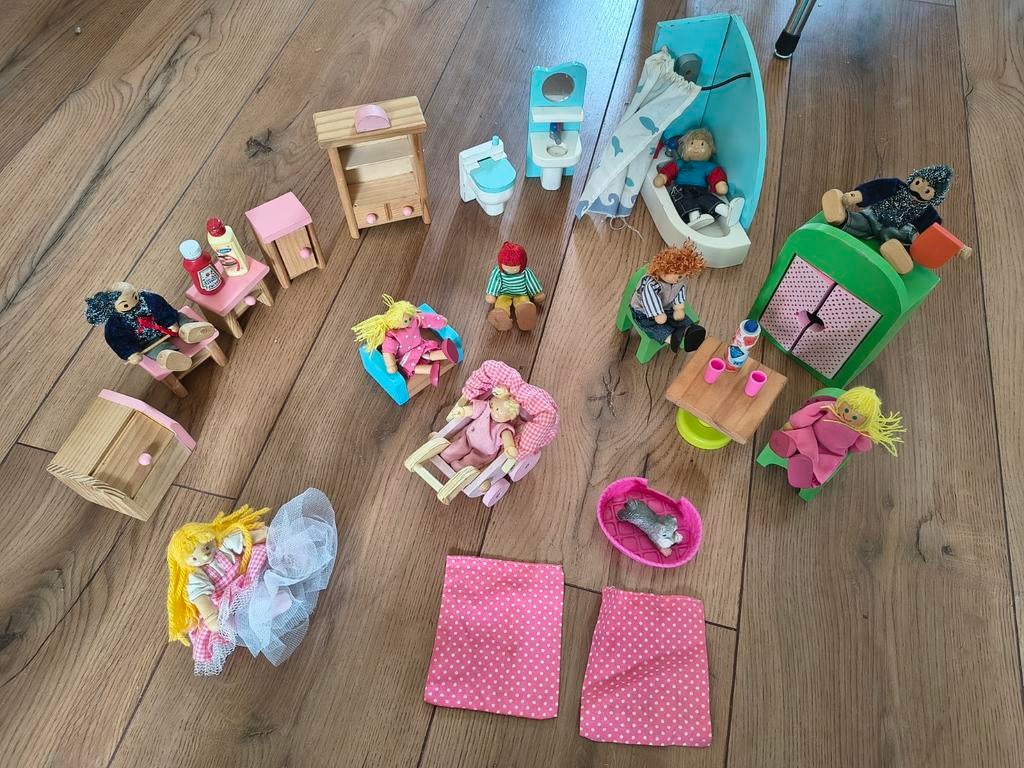 9 houten poppetjes en interieur voor poppenhuis, Ophalen of Verzenden, Gebruikt, Toebehoren