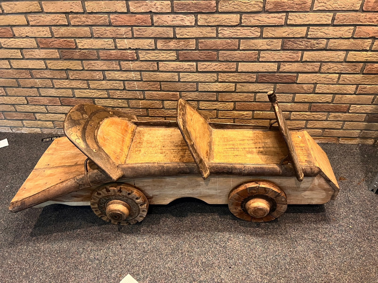 Decoratief kameelzadel op wielen - Uniek houten object, Ophalen