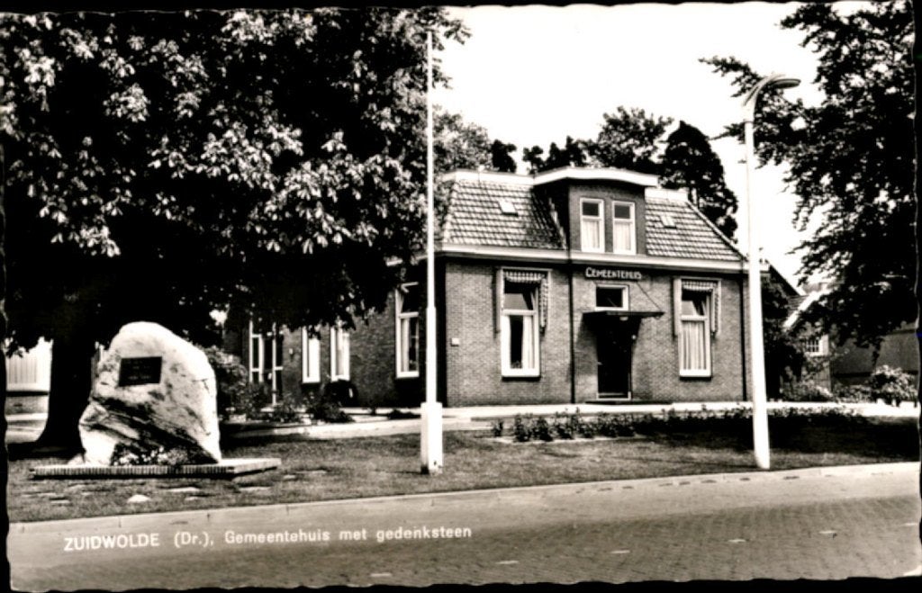 zuidwolde, kvr7-4162 gemeentehuis en gedenksteen, Verzenden, 1960 tot 1980, Ongelopen, Drenthe