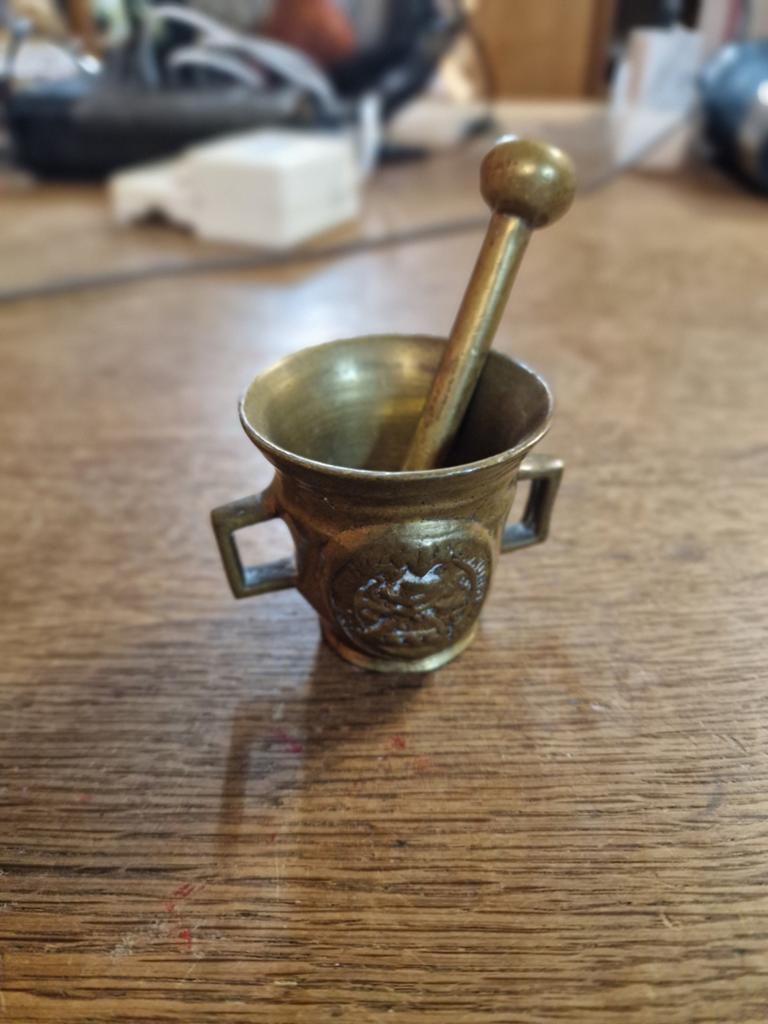 Kleine zware koperen vijzel met stamper, Ophalen