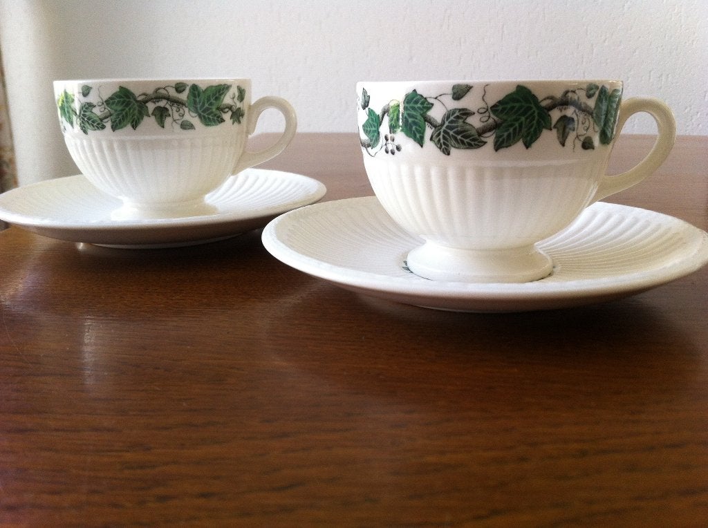 2 Wedgwood "Stratford" Thee/Koffie Koppen met Schotels Nieuw, Nieuw, Ophalen of Verzenden, Overige stijlen, Kop(pen) en/of Schotel(s)