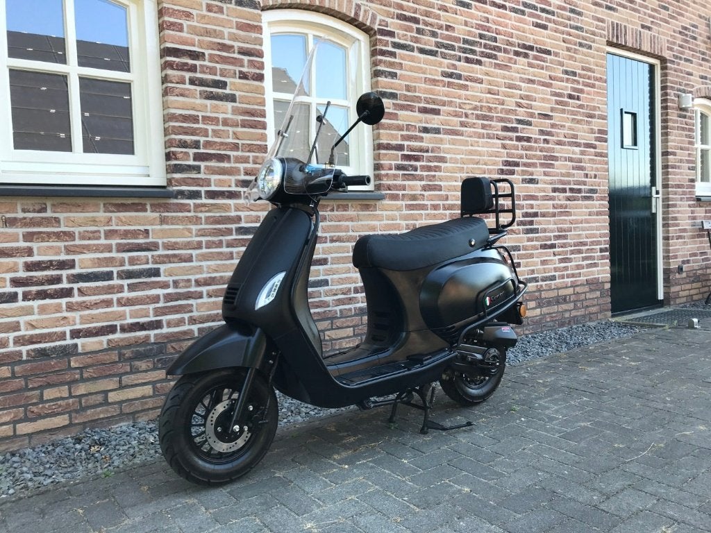 SENZO RIVALUX BJ 2024 GTS TOSCANA AGM VX50 BTC RIVA VX, Ophalen, Gebruikt, Maximaal 45 km/u, Benzine