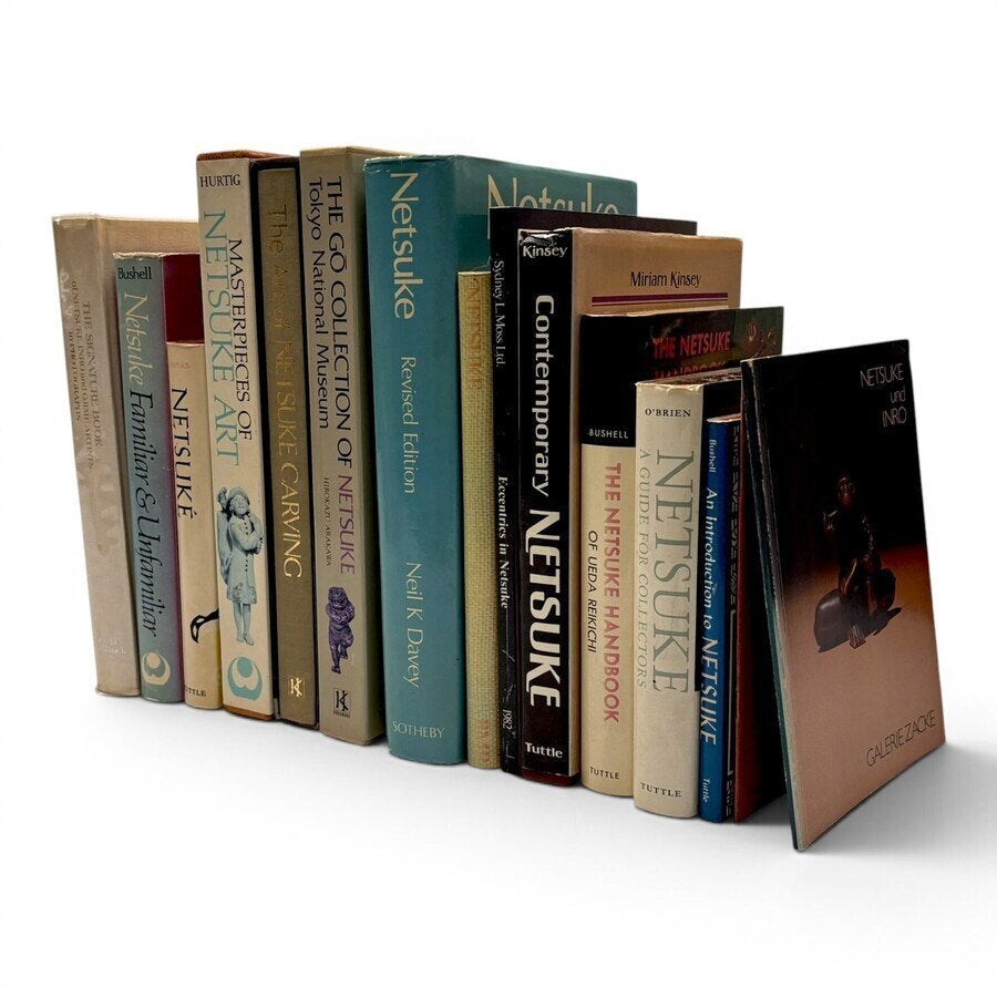 Lot boeken over netsukes (15x), Antiek en Kunst, Antiek | Boeken en Bijbels, Ophalen of Verzenden