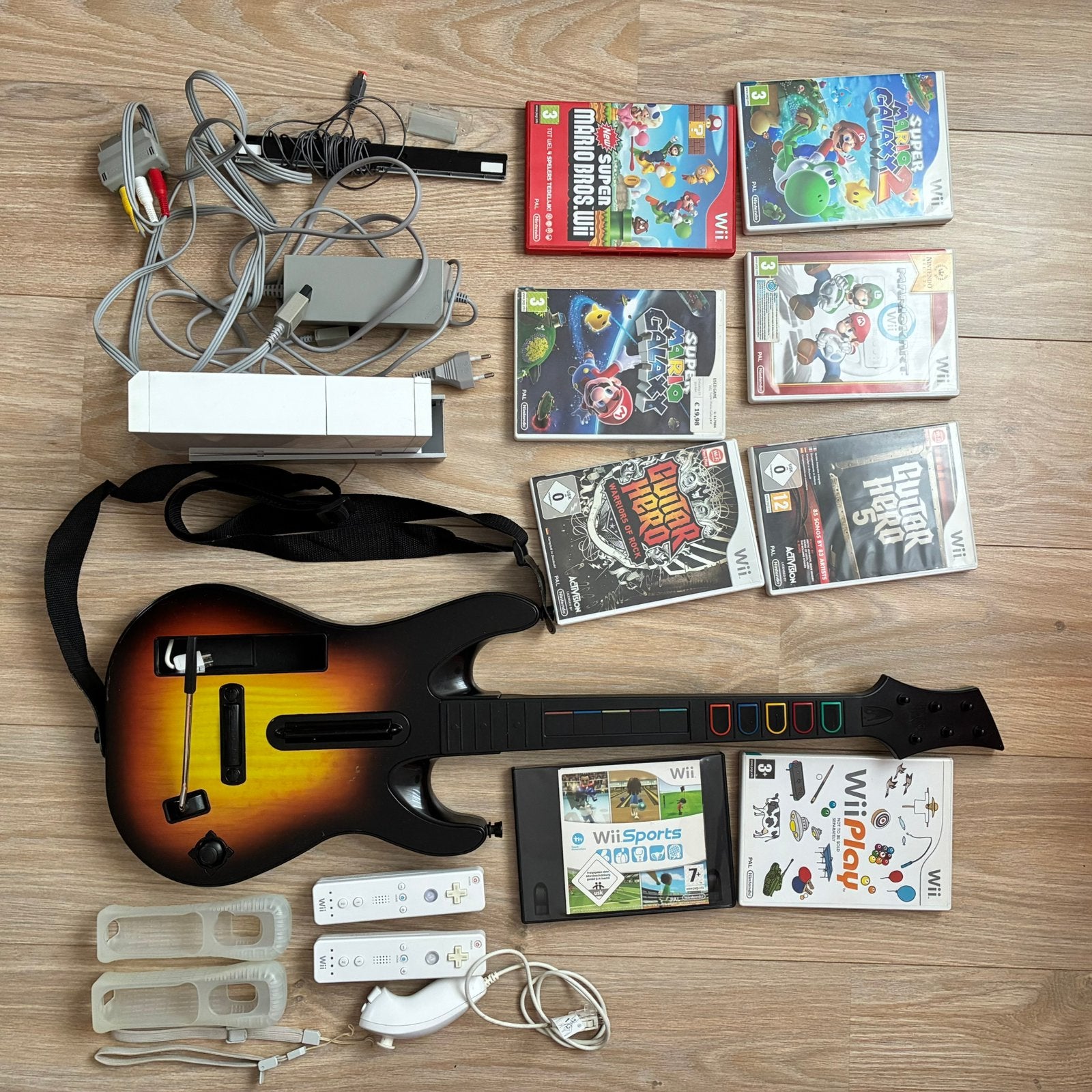 Nintendo Wii, compleet met guitar Hero en extra games, Ophalen of Verzenden, Gebruikt, Met 2 controllers, Met games