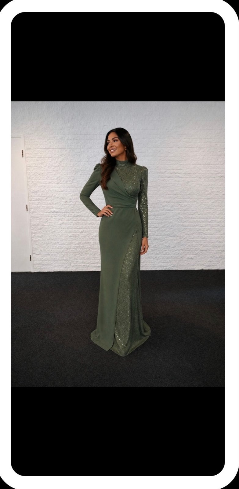 Elegante lange jurk met pailletten - Groen, Kleding | Dames, Ophalen, Maat 42/44 (L), Nieuw, Onder de knie