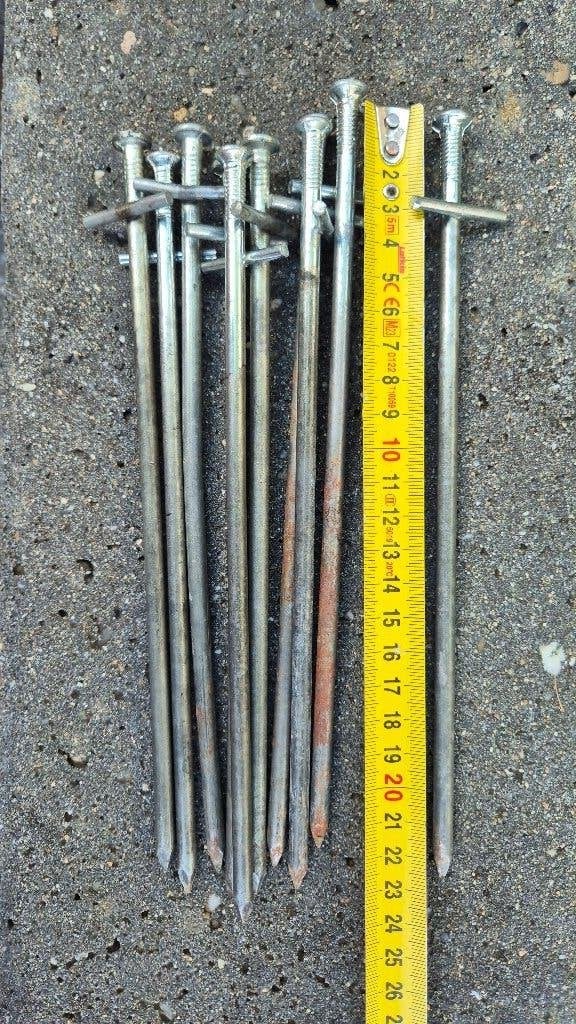 Tent haringen rotspennen 10 stuks  22cm 6mm dikte, Ophalen of Verzenden, Gebruikt