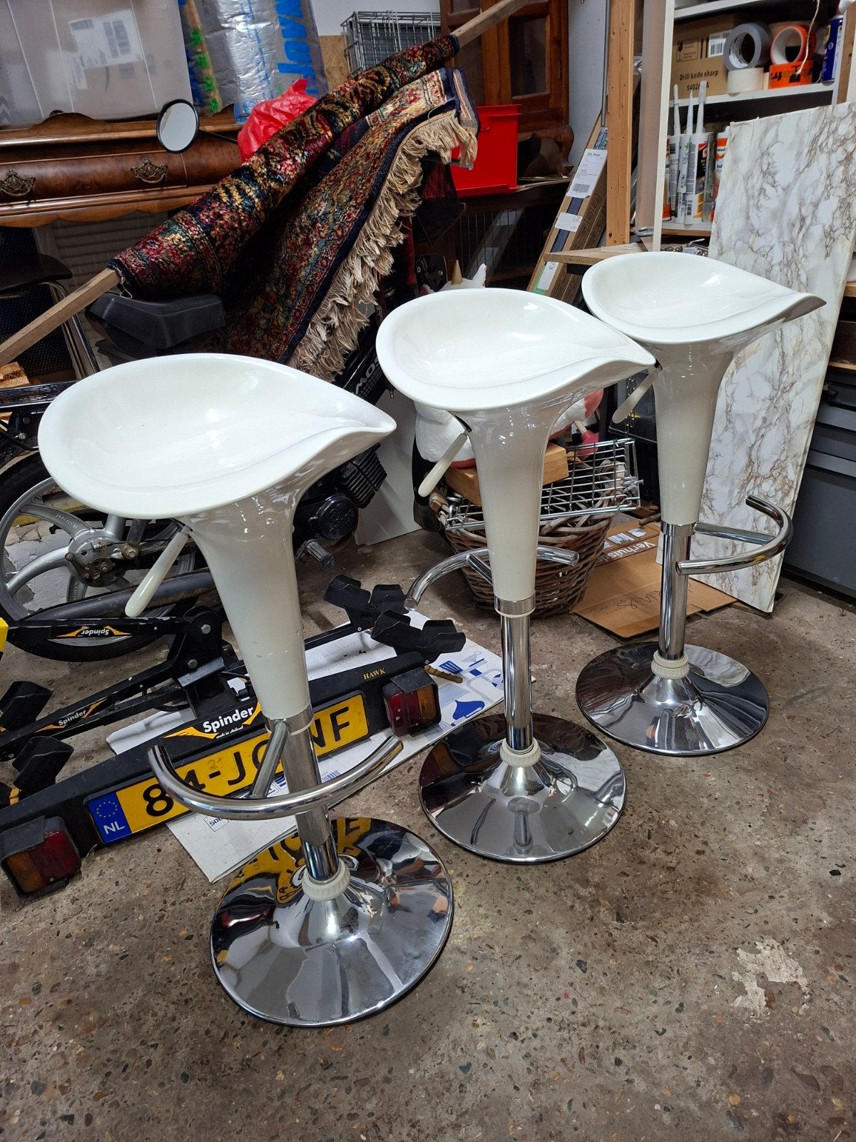 3 nette witte barkrukken, Ophalen, Gebruikt, 60 tot 90 cm, Nvt