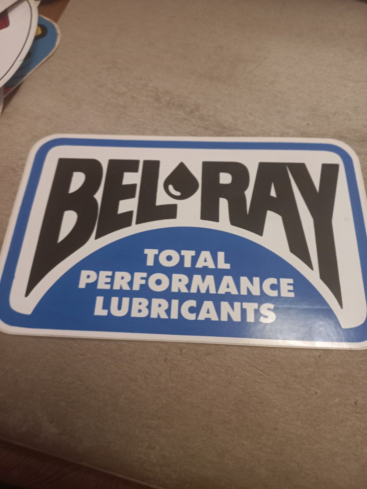 Bel-Ray Total Performance Lubricants Reclamesticker, Verzamelen, Stickers, Ophalen of Verzenden, Gebruikt