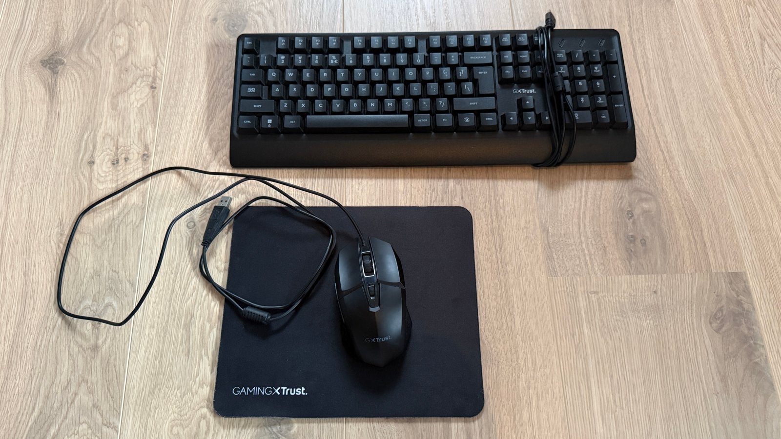 Trust Gaming Toetsenbord en Muis Set met Muismat, Gebruikt, Gaming toetsenbord, Ophalen of Verzenden, Qwerty