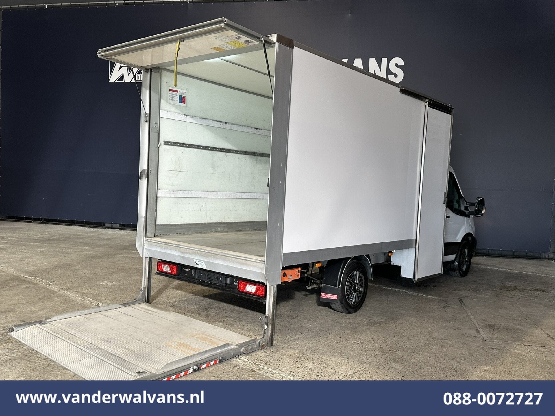 Foto 2 van Ford Transit 2.0 TDCI 131pk Bakwagen Laadklep Zijdeur Euro6