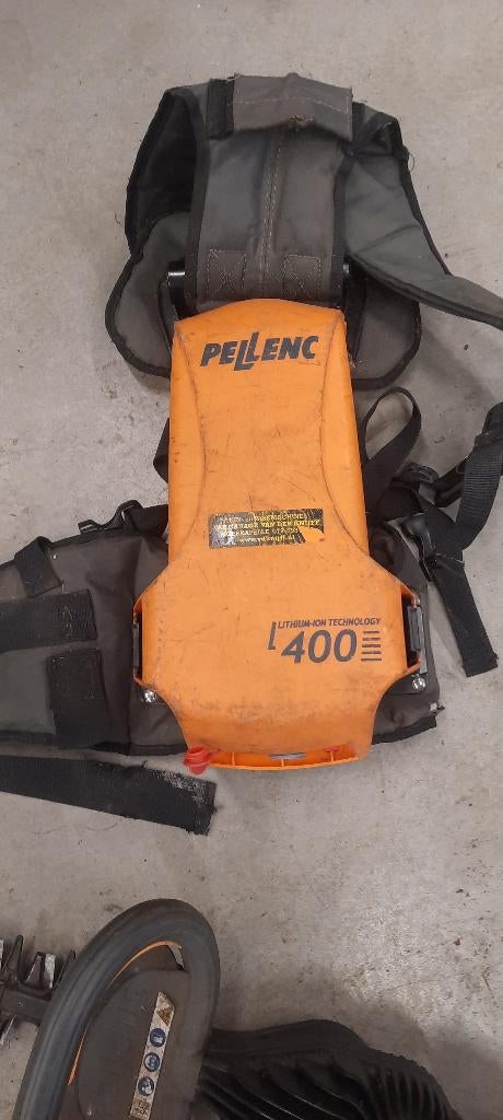 Oude defecte Pellenc L400 heggenschaar met rug accupack, Tuin en Terras, Heggenscharen, Gebruikt, Accu, Ophalen