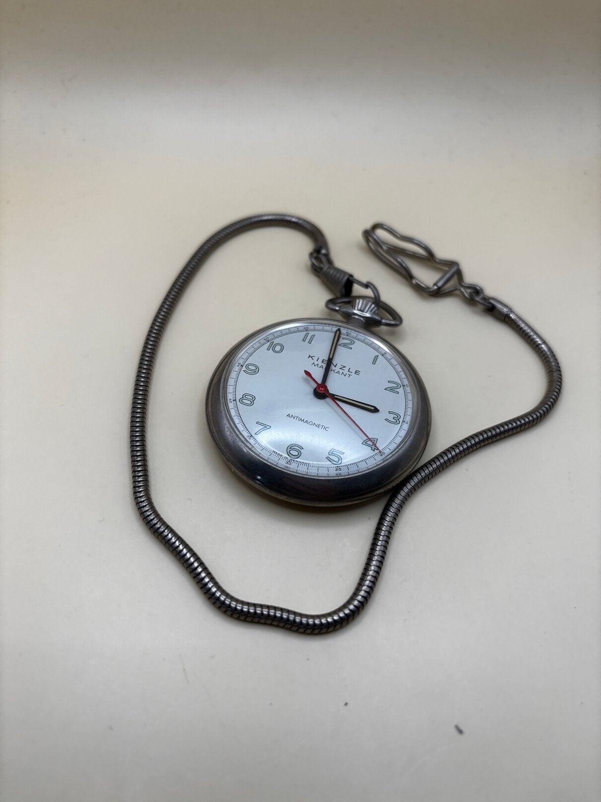 Kienzle Markant zakhorloge met draagketting, Overige merken, Zakhorloge, Staal, 1930 tot 1960
