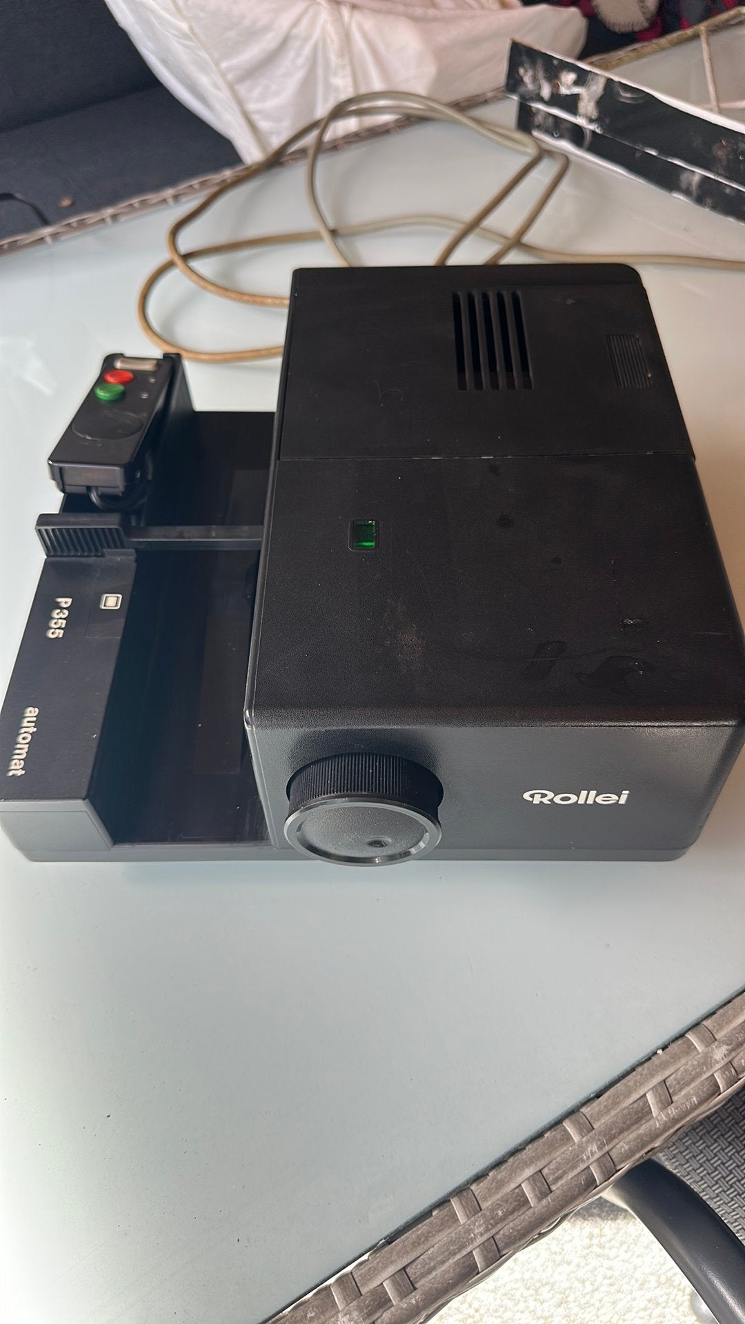 Dit is een Rollei P355 Autofocus diaprojector met een zwart, Ophalen of Verzenden, Zo goed als nieuw