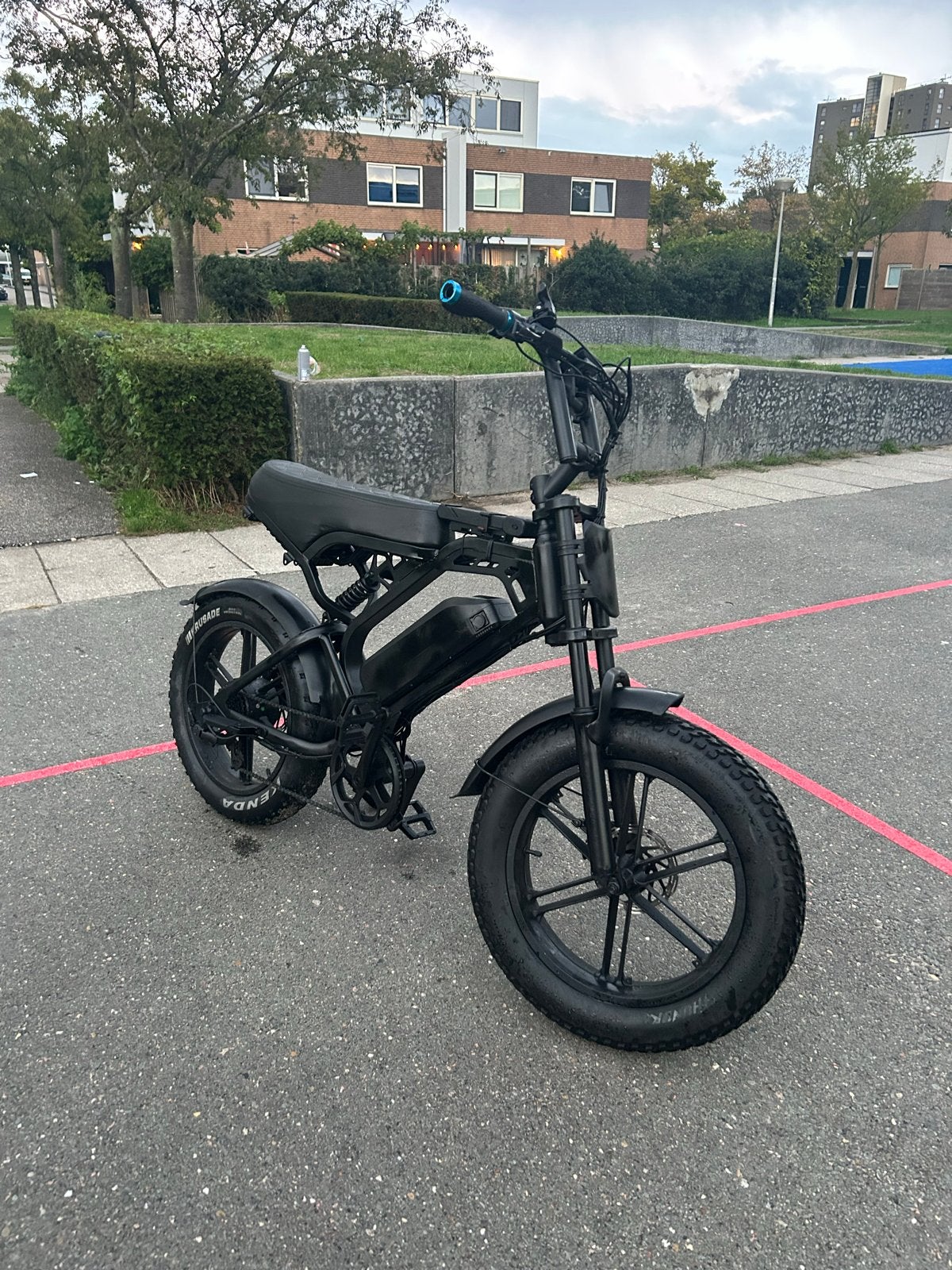 V20 Custom Mat Zwart, Zo goed als nieuw, Minder dan 47 cm, 50 km per accu of meer, Ophalen