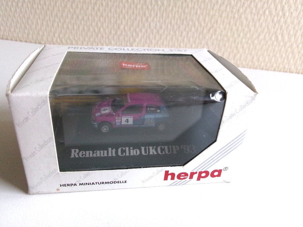 Renault Clio UK Cup '93 paars/blauw 1:87 / H0 Herpa (in ovp), Ophalen of Verzenden, Zo goed als nieuw, Auto, Herpa