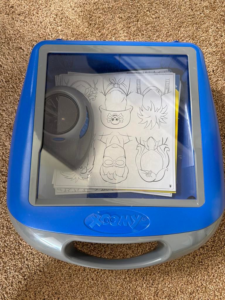 Xoomy Tekenprojector met Licht en Tekensjablonen, Kinderen en Baby's, Ophalen of Verzenden, Gebruikt, Knutselen, Met licht