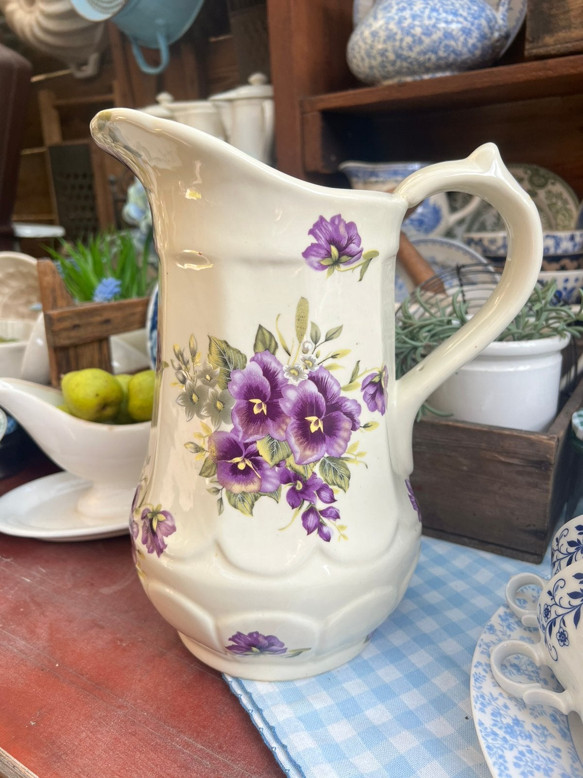 Engelse kan met paarse viooltjes Ironstone Staffordshire, Ophalen