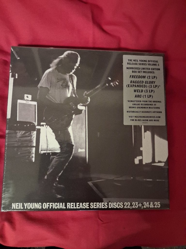 Foto 2 van Neil Young lp-box Official Release Series Discs 22,23,24&25