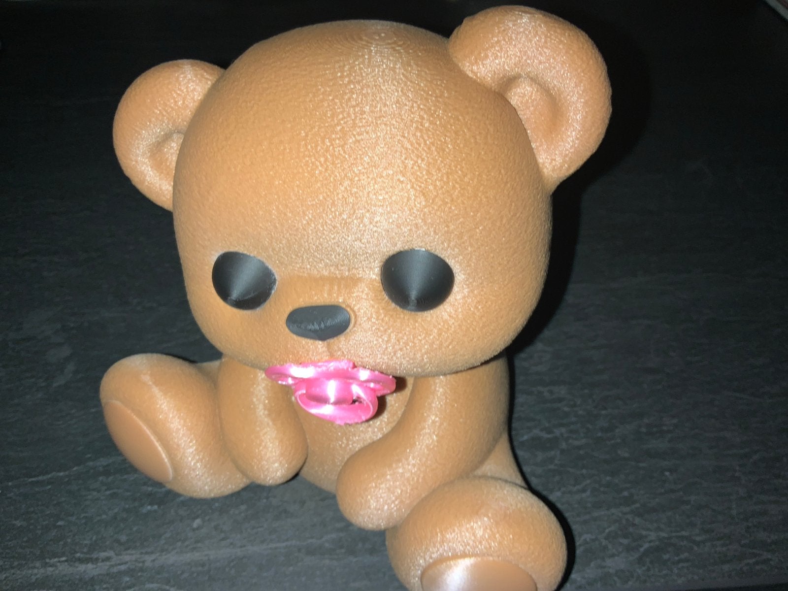 Schattige bruine teddybeer met speen 3d. 13,5 cm, Overige merken, Overige karakters, Beer, Ophalen of Verzenden