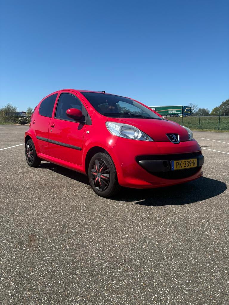 Peugeot 107 1.0 12V 5DR 2008 Rood, Voorwielaandrijving, 4 stoelen, 68 pk, Overige kleuren