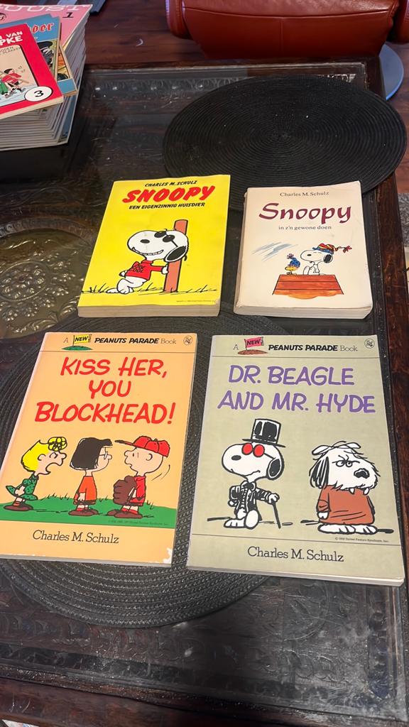 4 x PEANUTS PARADE / SNOOPY, Eén stripboek, Ophalen of Verzenden, Gelezen