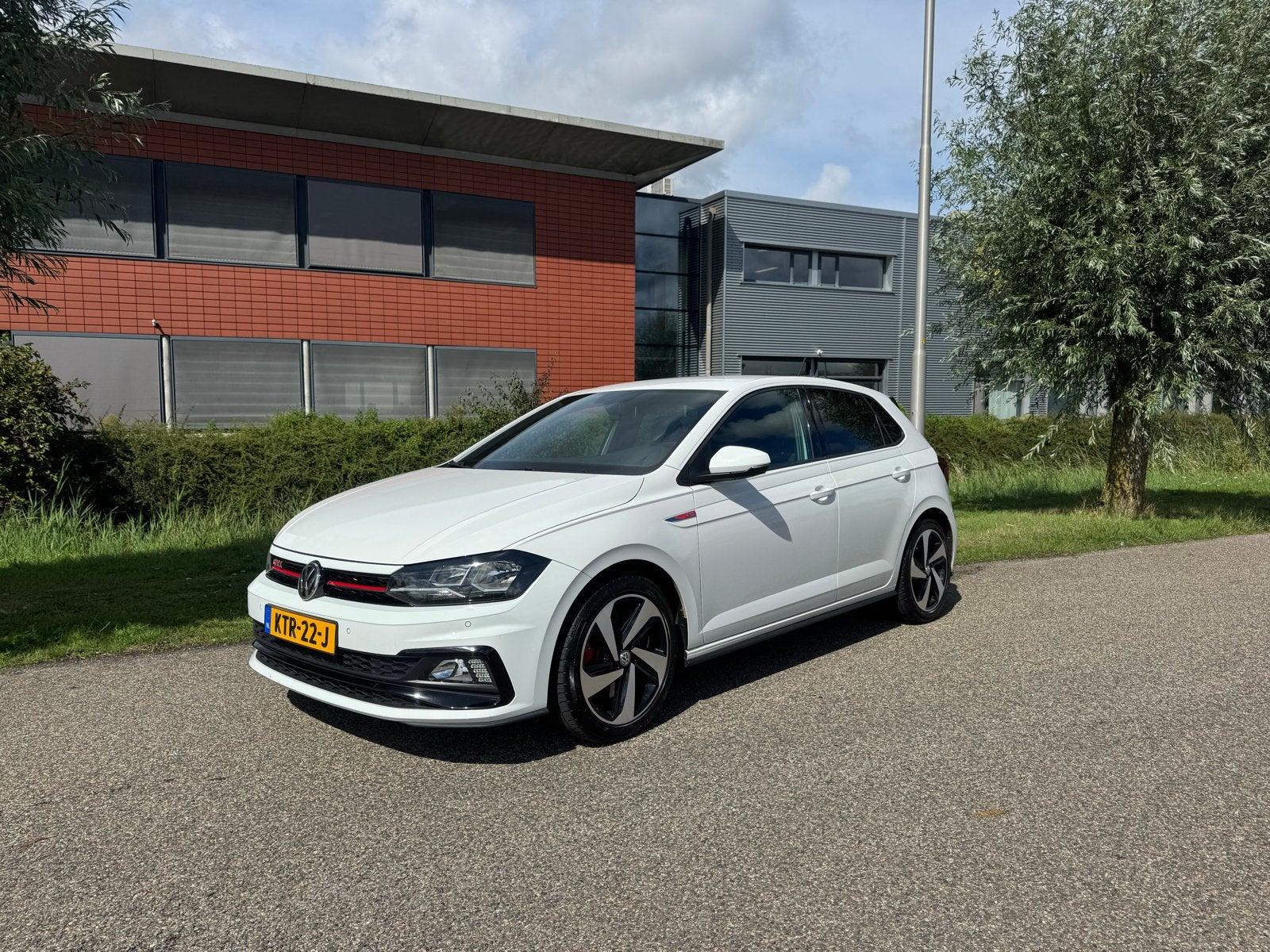 Volkswagen Polo 2.0 TSI 250pk 410nm DSG Wit l Lage km stand, Stof, 4 cilinders, 1984 cc, Wit