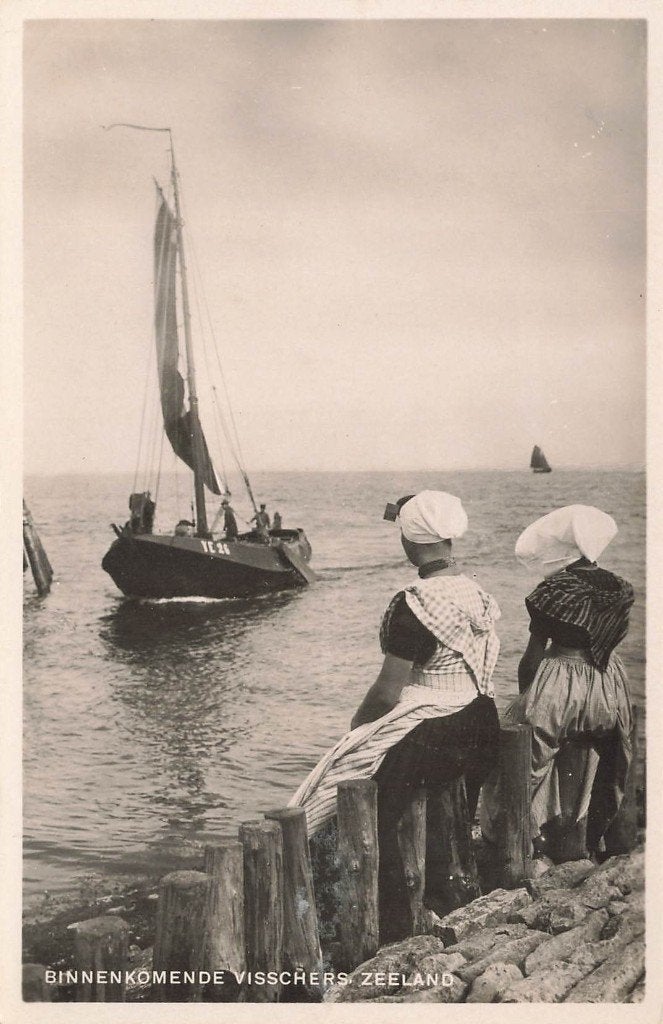 Binnenkomende Visschers Zeeland, Klederdracht, Ophalen of Verzenden, 1940 tot 1960, Ongelopen, Zeeland