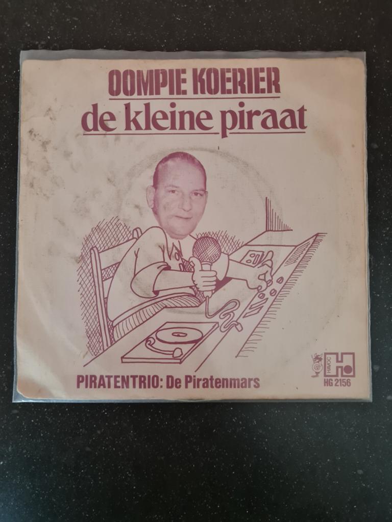 Oompie koerier de kleine piraat vinyl singel, Gebruikt, Overige formaten, Overige typen, Ophalen of Verzenden