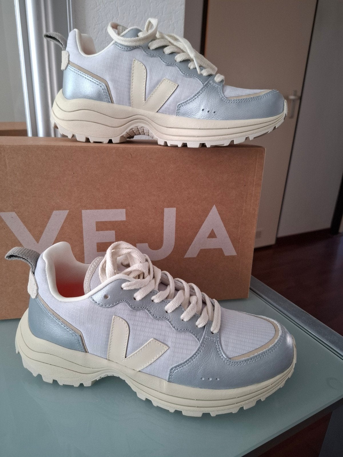 Nieuwe Veja sneakers maat 40, Kleding | Dames, Schoenen, Ophalen of Verzenden, Nieuw, Grijs, Sneakers of Gympen
