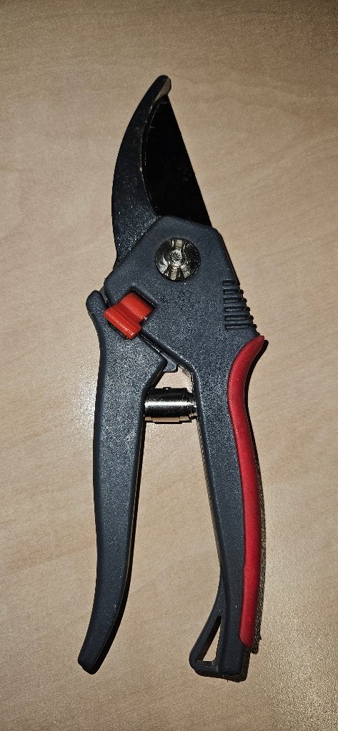 snoeischaar rood zwart met eenhandsvergrendeling, Ophalen of Verzenden, Zo goed als nieuw, Minder dan 20 mm