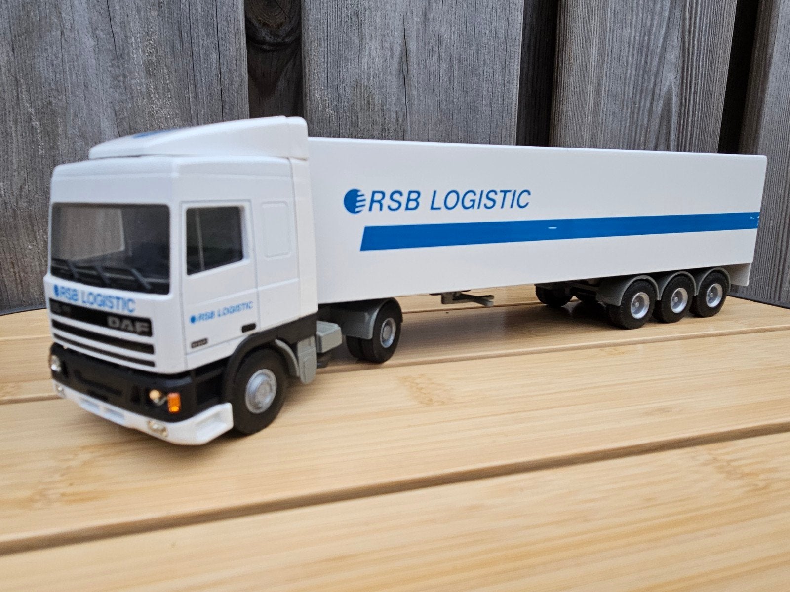 Lioncar Daf 95 RSB Logistic Spacecab met trailer 1:50, Ophalen of Verzenden, Zo goed als nieuw, Bus of Vrachtwagen, Lion Toys