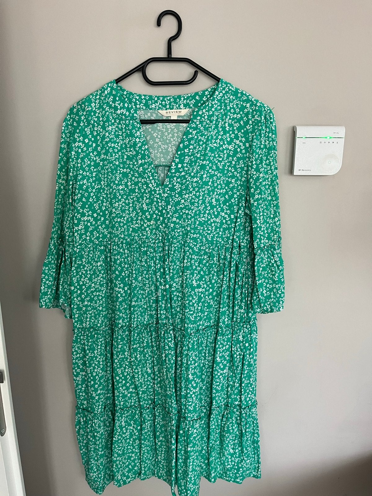 Groene bloemenjurk van Review, maat M, Maat 38/40 (M), Ophalen of Verzenden, Zo goed als nieuw, Knielengte