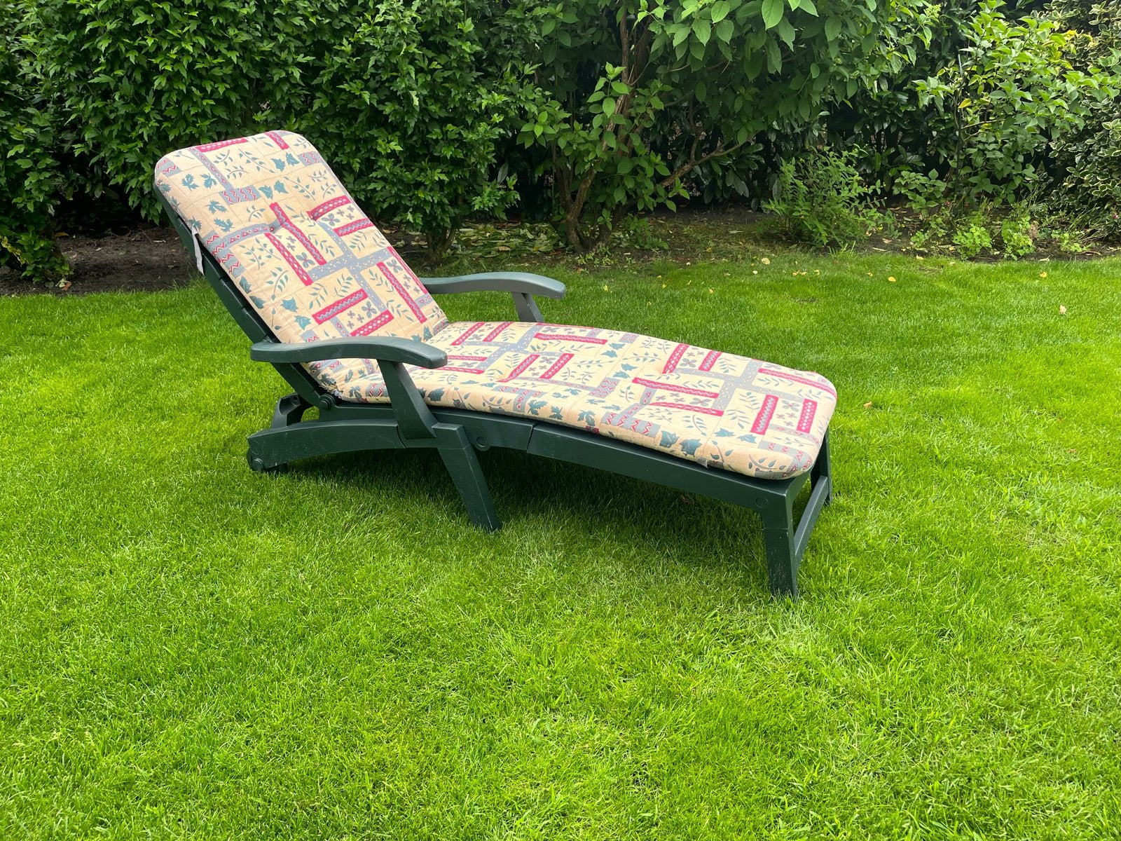 Ligbed met kussen - Groen kunststof verstelbaar, Tuin en Terras, Ligbedden, Ophalen, Gebruikt, Kunststof, Verstelbaar