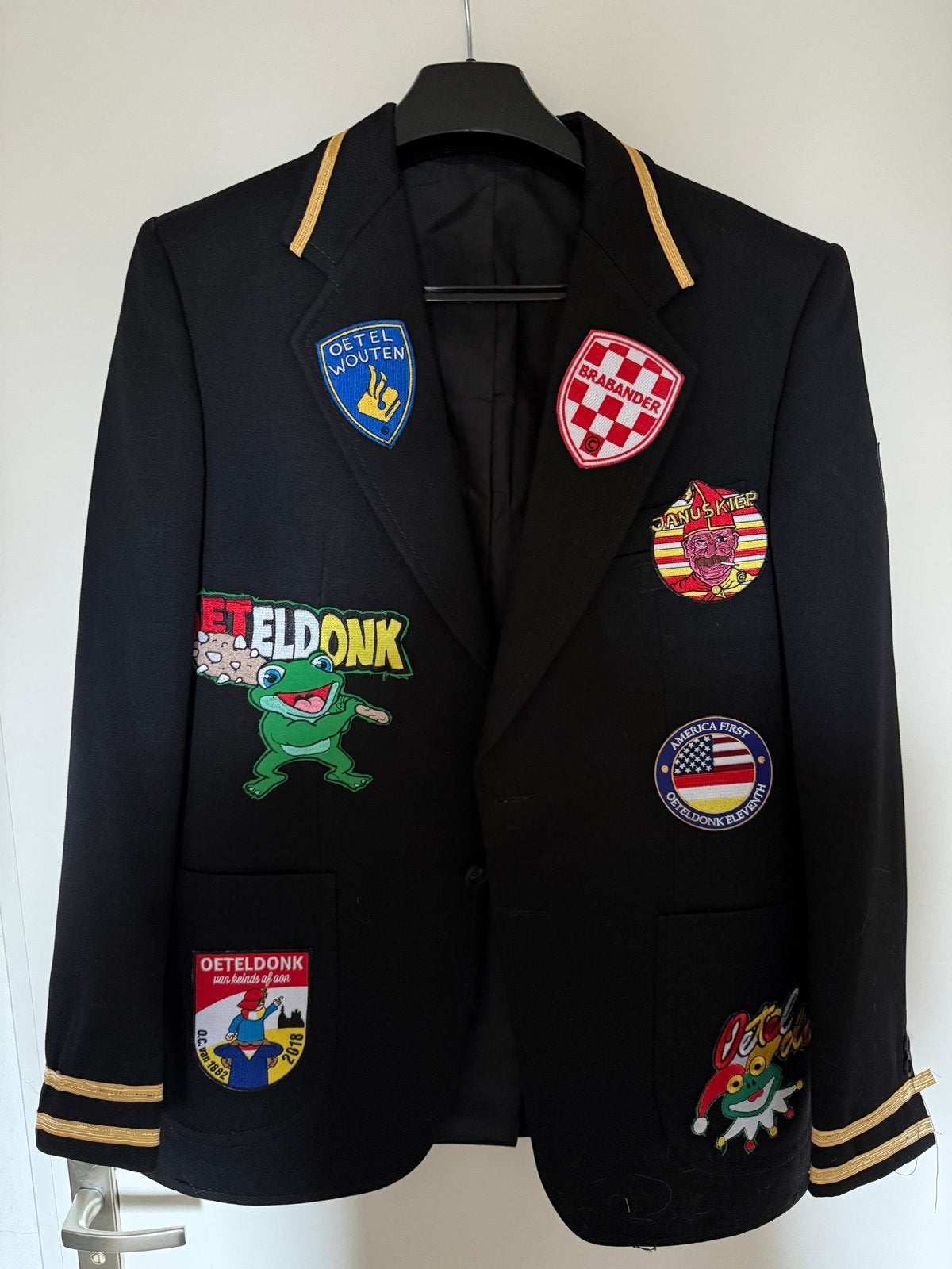Carnavalsjas Oeteldonk met badges, Maat 38/40 (M), Carnaval, Ophalen of Verzenden, Zo goed als nieuw