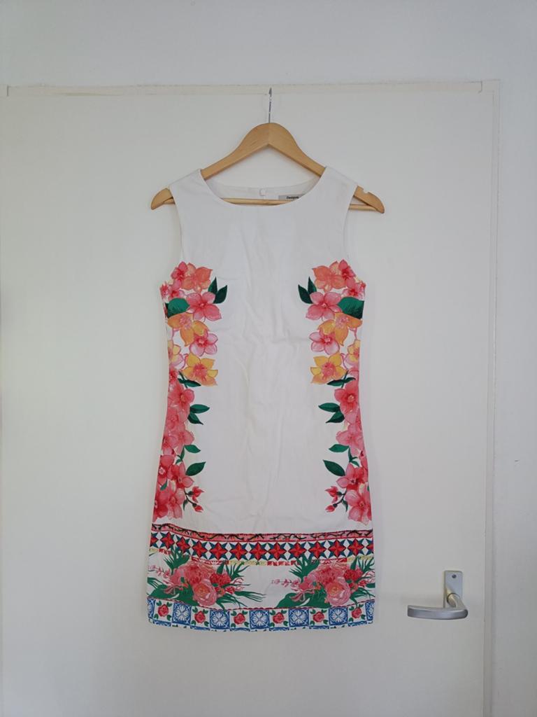 Desigual -Zomerse bloemenjurk met kleurrijke print, Wit, Ophalen of Verzenden, Zo goed als nieuw, Boven de knie