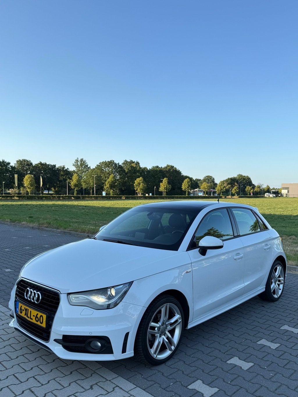 Audi A1 1.2 TFSI 86PK S-line 2014 Wit 5-deurs | 1e eigenaar, Auto's, Audi, Voorwielaandrijving, 4 cilinders, 4 stoelen, Wit