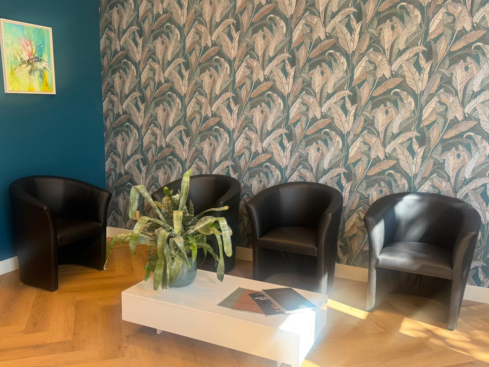GRATIS Set van 4 zwarte fauteuils met salontafel, Ophalen, Kunststof, Gebruikt, Minder dan 75 cm