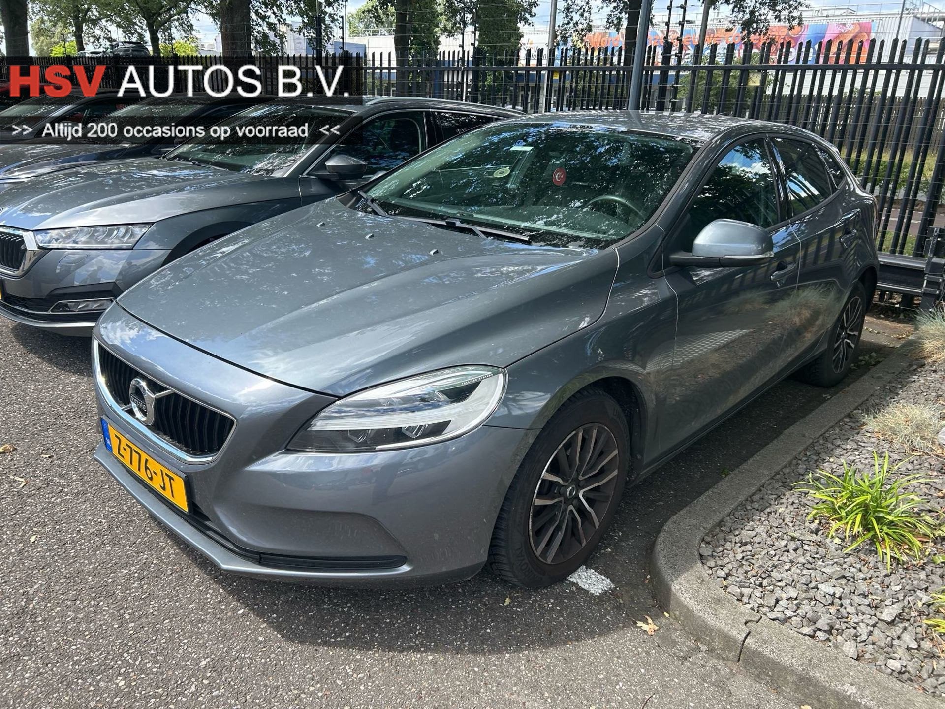 Volvo V40 1.5 T2 Momentum navi LM automaat, Auto's, Volvo, Euro 6, 700 kg, 122 pk, Bedrijf