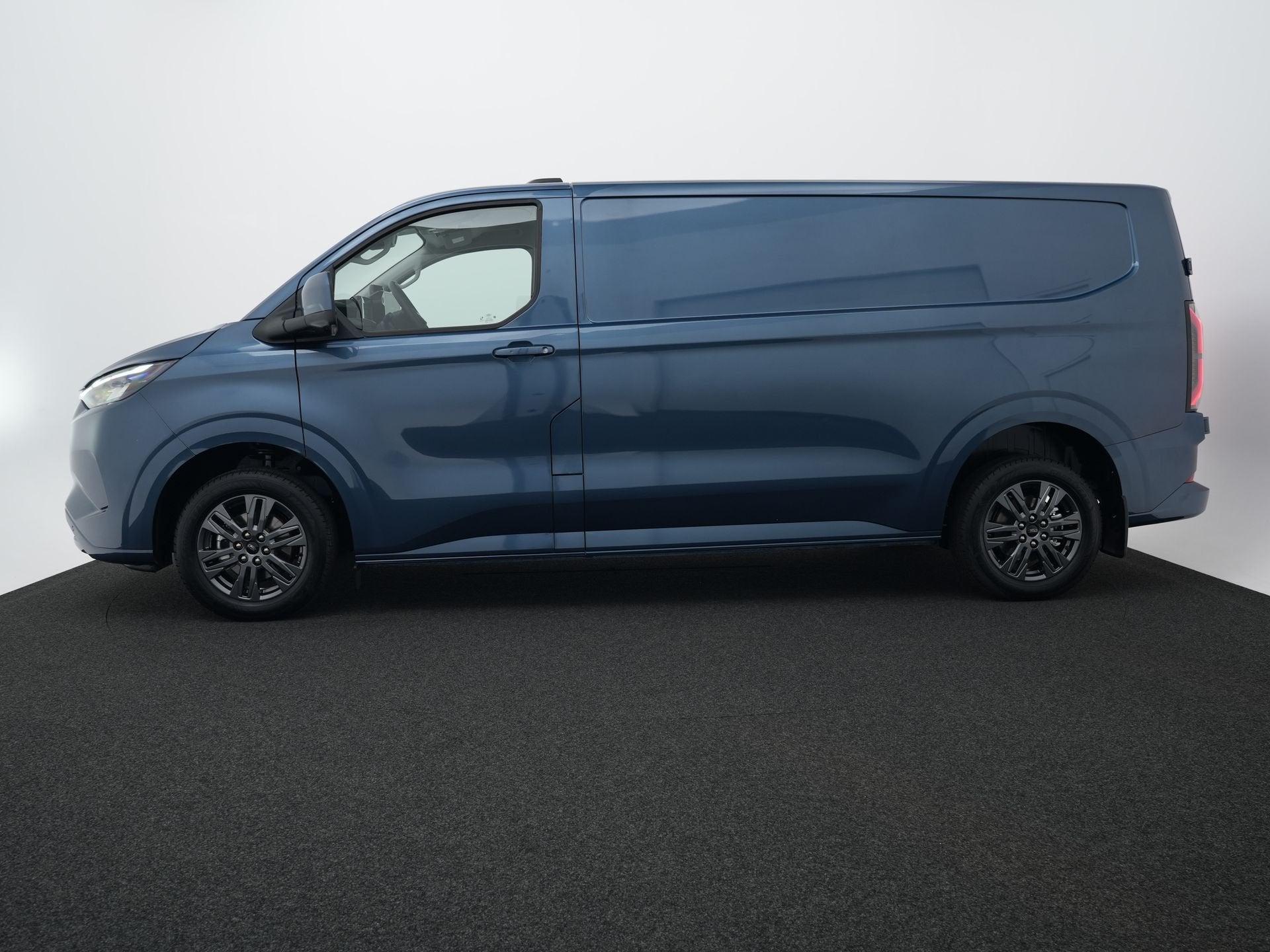 Ford E-Transit Custom 340 L2H1 Limited 71 kWh | Stoelverwarm, Auto's, Automaat, Zwart, Blauw, Nieuw