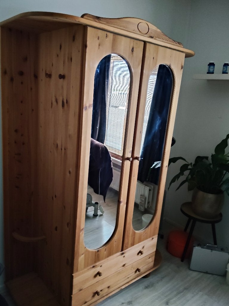 Massief grenen kledingkast met 2 spiegeldeuren en 2 laden, Huis en Inrichting, Ophalen, Gebruikt, 100 tot 150 cm, 200 cm of meer